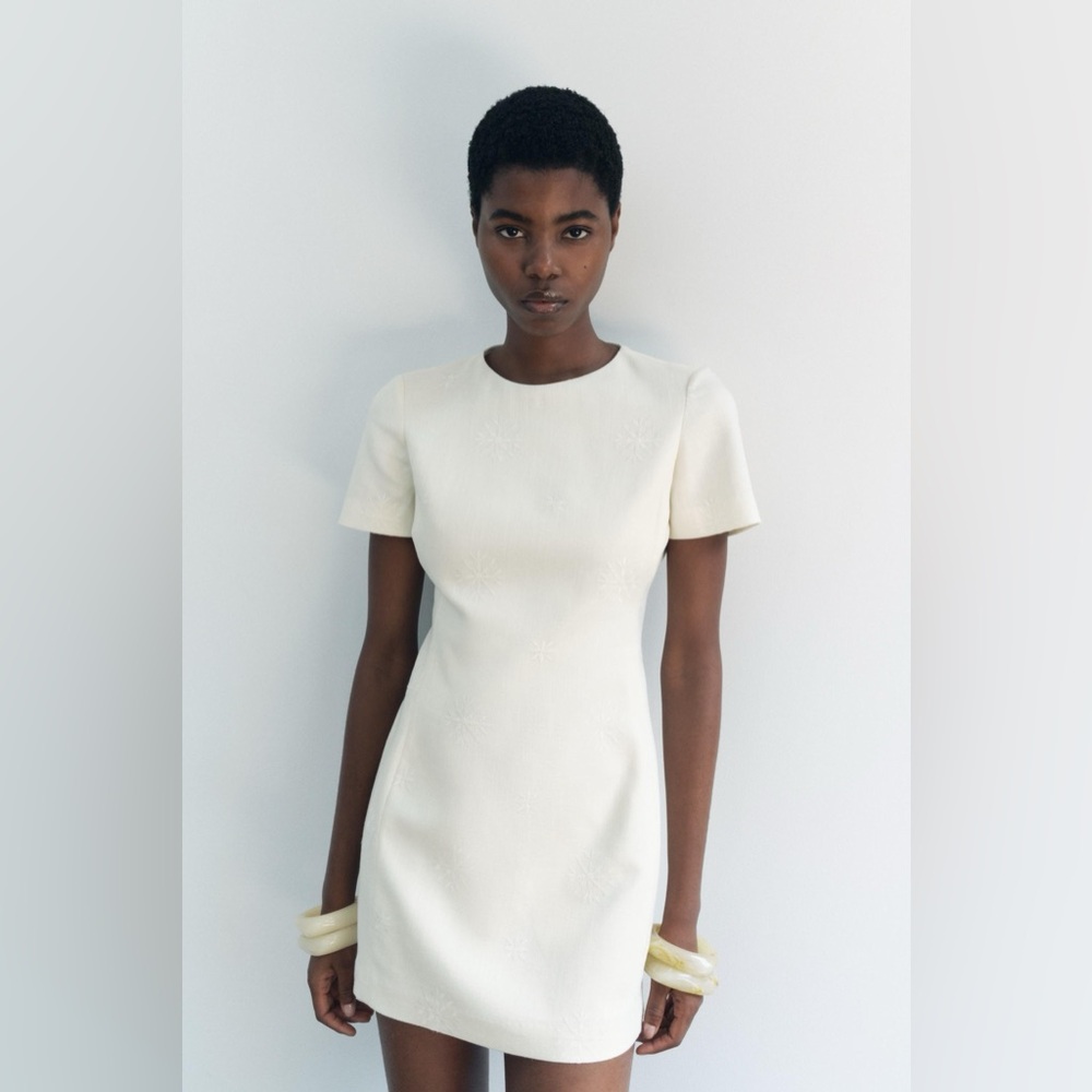 Elegant Cream Short Sleeve Dress